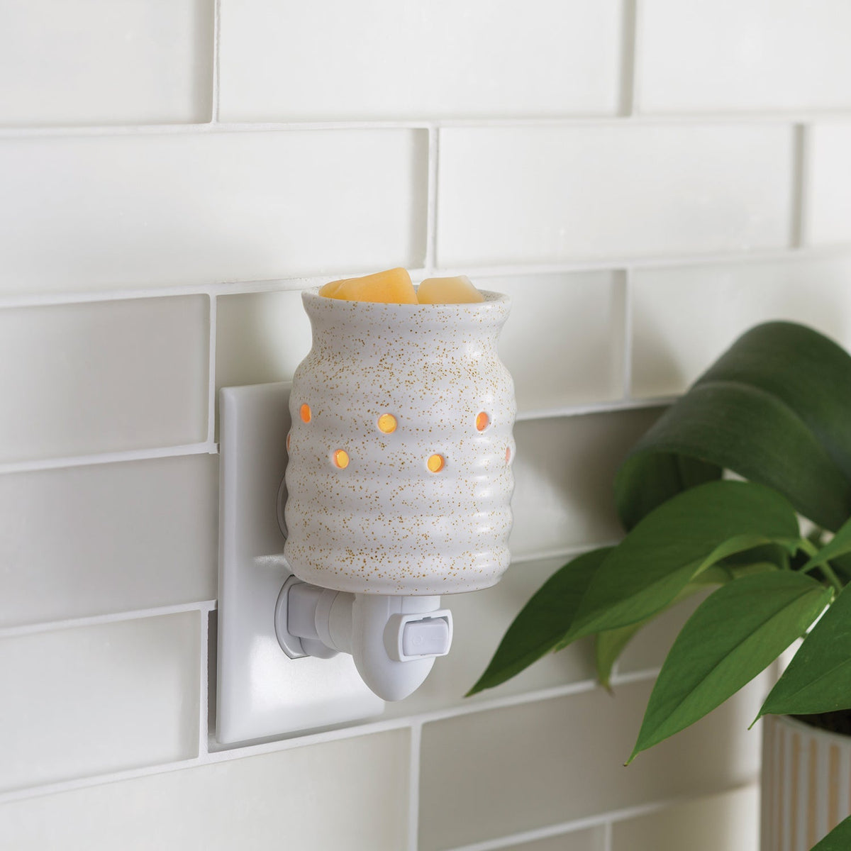 Farmhouse Pluggable Warmer - by Stevie Buoy